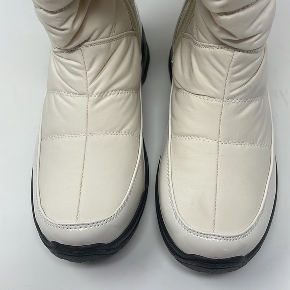 Easy Street Easy Dry Cuddle Waterproof Boots - Picture 11 of 16